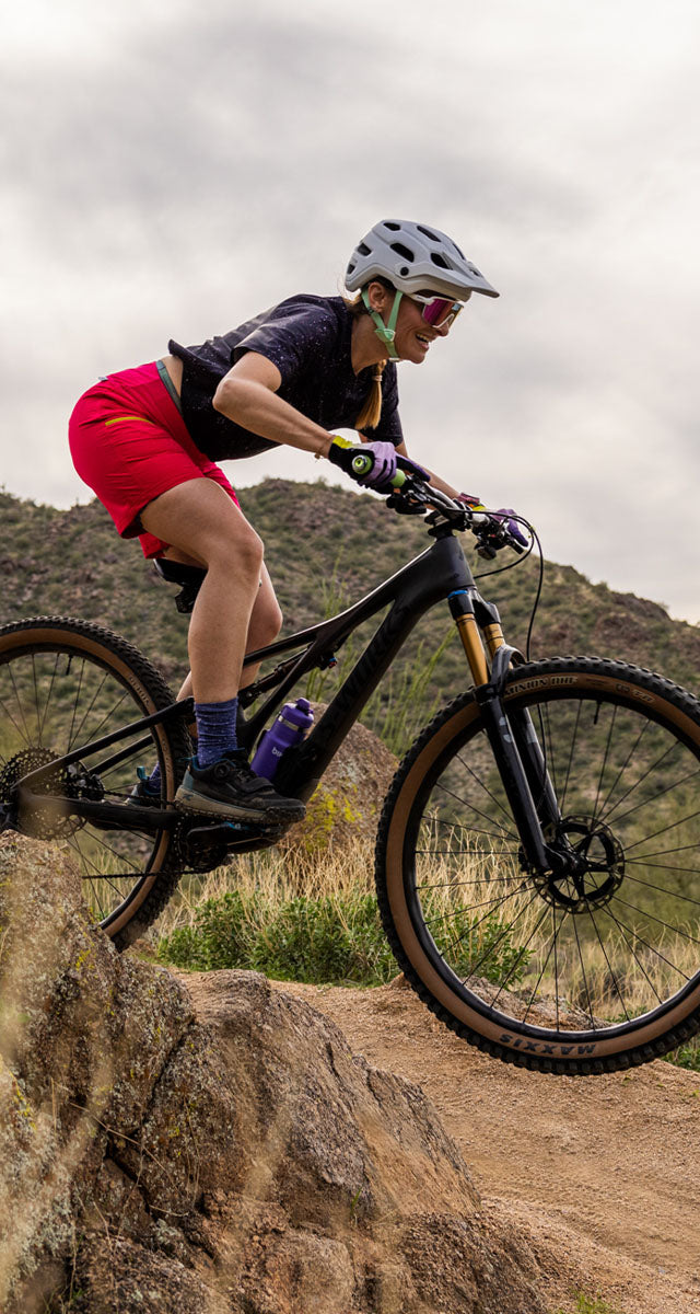 Mobile Version - Women mountain biking in Arizona