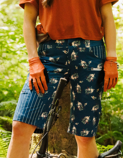 All Time 14" - Zipper Snap Mid-Rise Short : Blooming Stripes