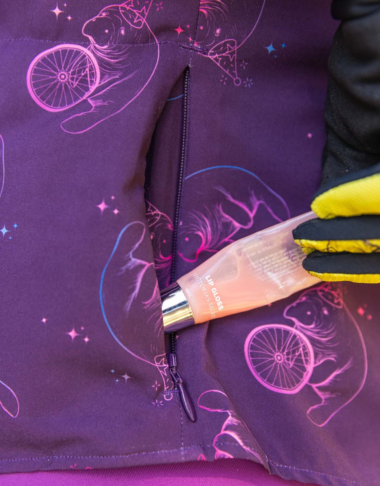 トップス managonia A Tiziano Men's Marzano Cusp Solid Graphic T-Shirt and