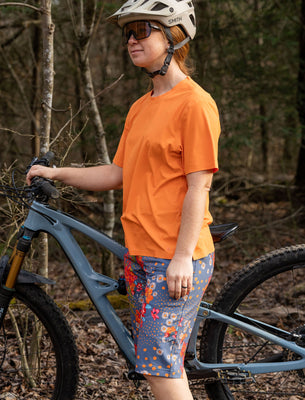 SHREDLY Women's Beyond Tech Tee Vented : Clementine