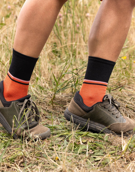 SHREDLY Women's Explorer Crew Sock 5" : Noir Coco