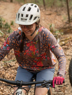 SHREDLY Women's Featherweight Sun Hoodie : Flora Clay