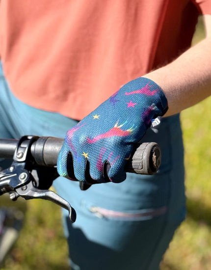 SHREDLY Women's Glove : SheJumps