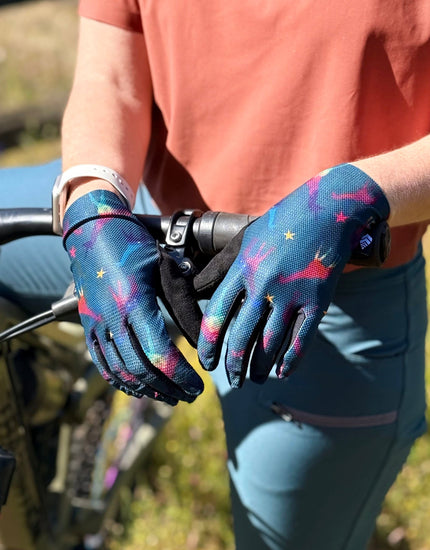 SHREDLY Women's Glove : SheJumps